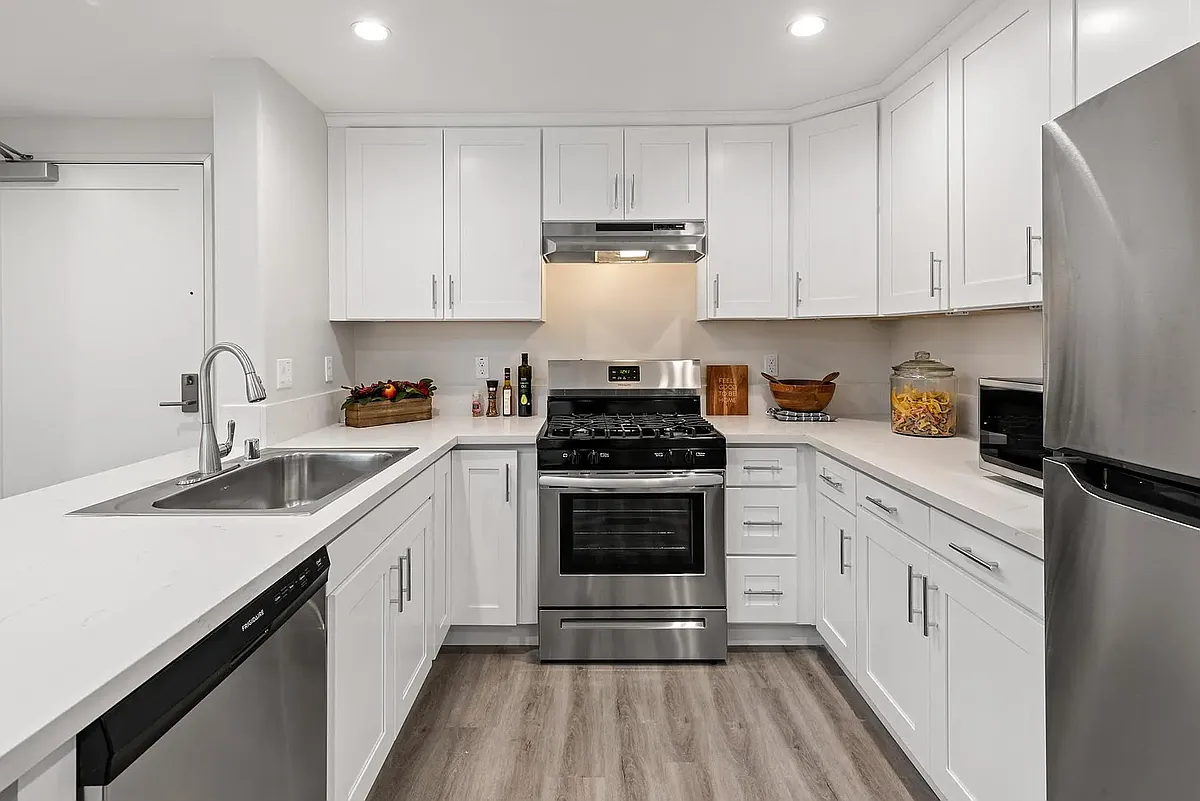 Building Photo - 419 N Chandler Ave #422