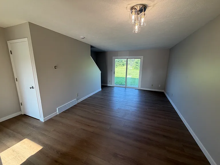 1897 Apartment Dr #7 — Photo 4