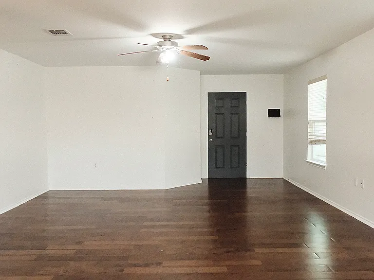 10920 Helms Deep Dr — Photo 2