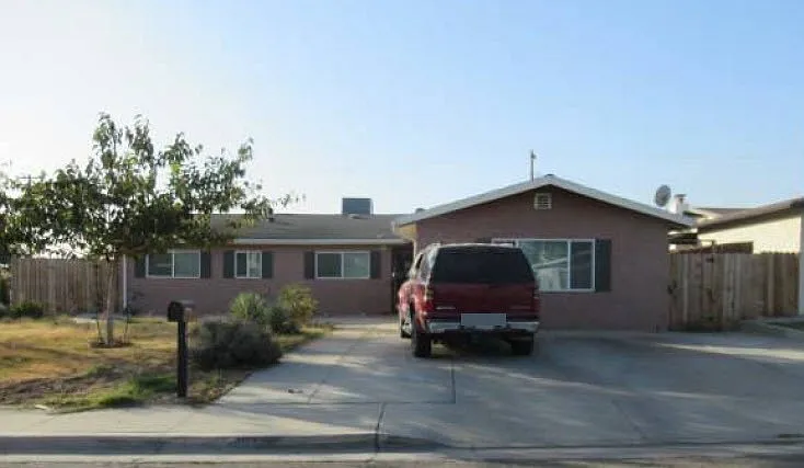 201 Suzanne Ln photo 1