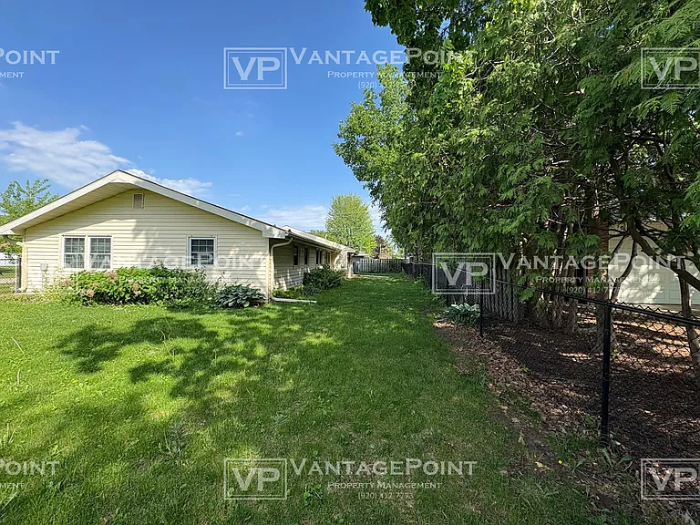 1450 Cook St — Photo 22