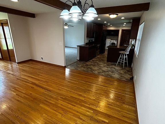 3rd image of 5827 Jersey Ave N