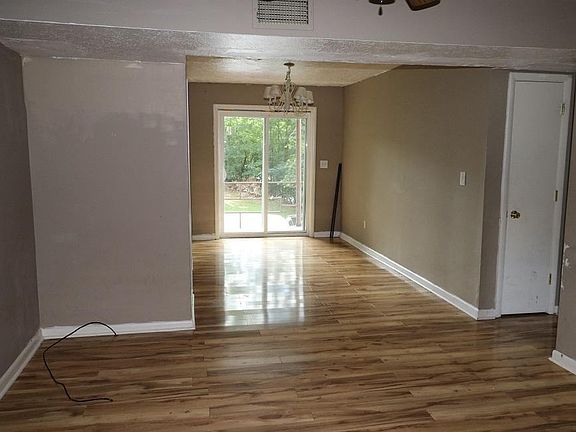 4th image of 952 Chadwick Dr #3