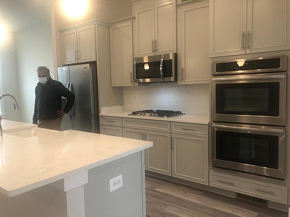 5th image of 16156 Columbus Ave