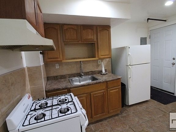 3rd image of 288 New York Ave APT 1R