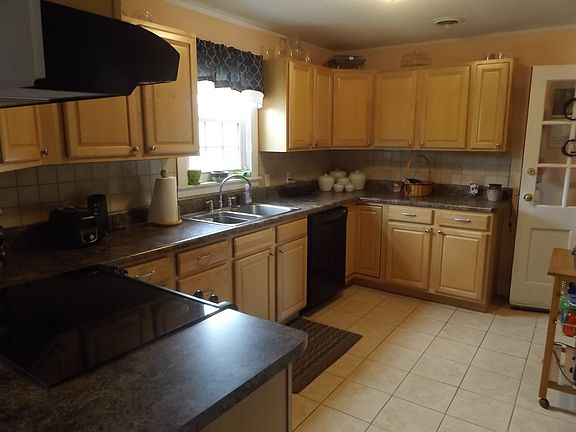 3rd image of 220 Harmon Ave