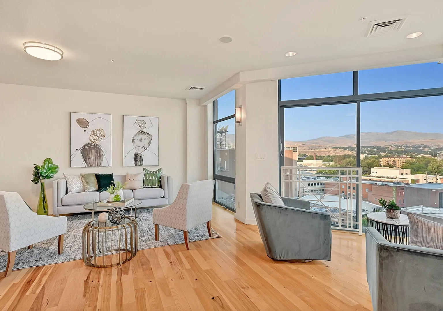 Luxury Condo in Downtown Boise — Photo 4