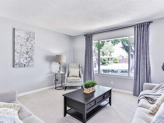 4th image of 2448 Almaden Blvd