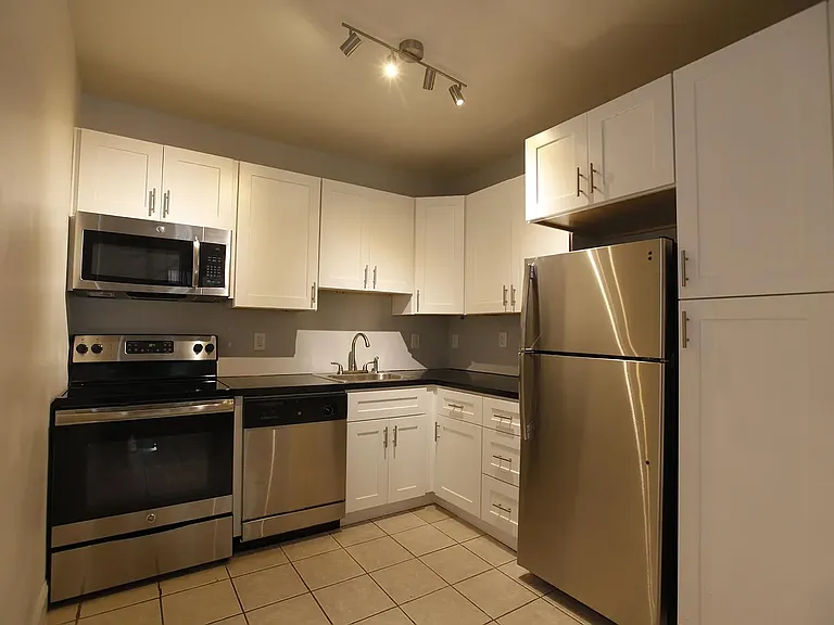 922 S 49th St #1 — Photo 1