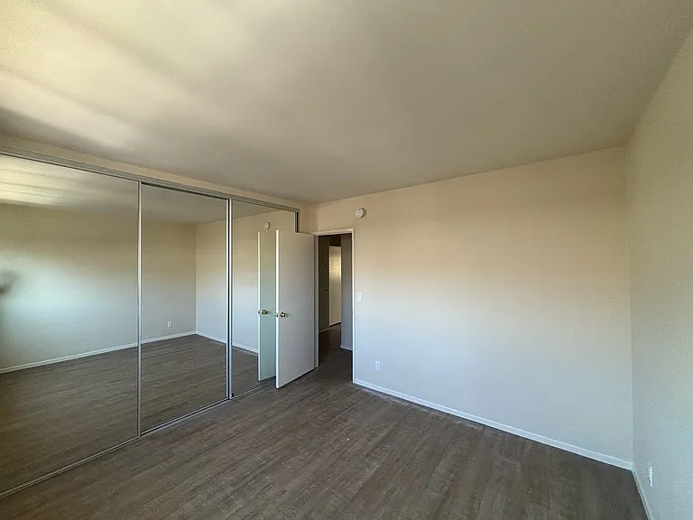 8740 Owensmouth Ave #16 — Photo 9