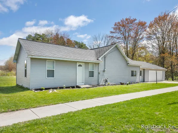 5376 Division Ave N, Comstock Park, MI 49321