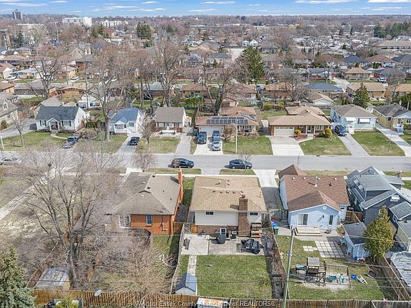 4th image of 1031 Eastlawn Ave