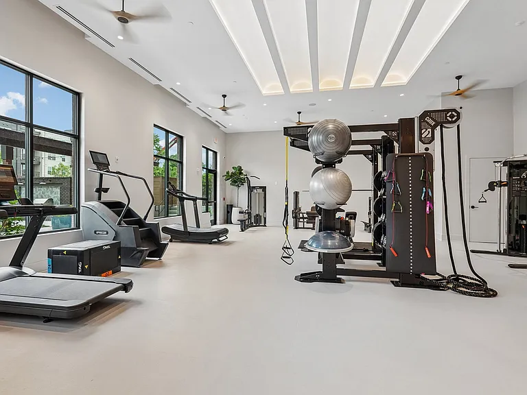 Solis Hapeville — Photo 29