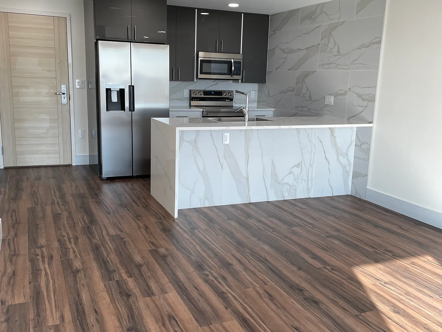 1 bed, 707 sqft, $1,700 — Photo 3