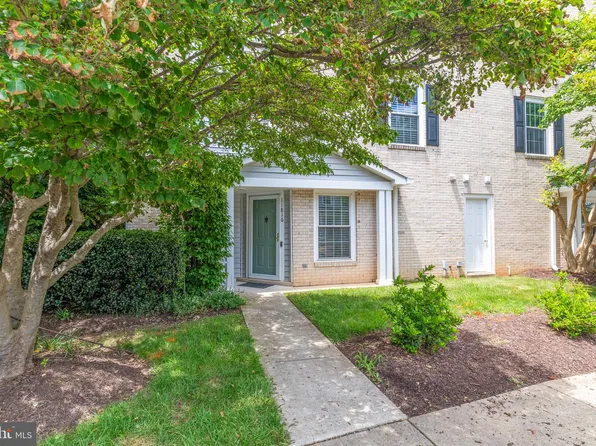 11816 Rockaway Ln #26, Fairfax, VA 22030