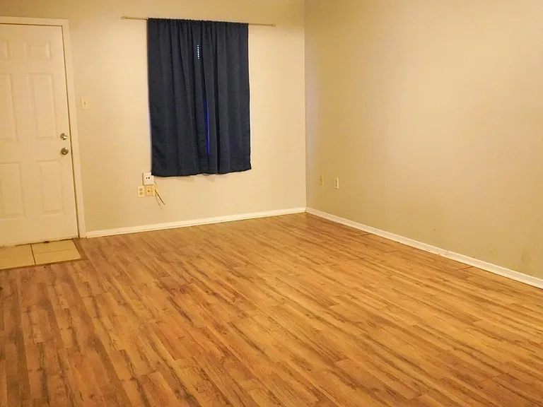 8539 Longwood View Ave — Photo 6