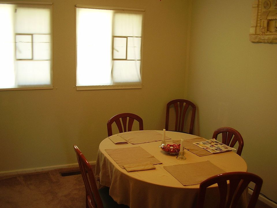 2nd image of 1179 Dawn Dr