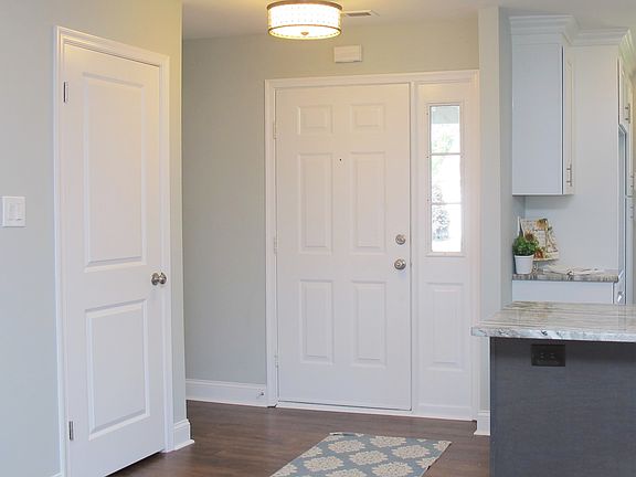 Open Concept Foyer~ Welcome