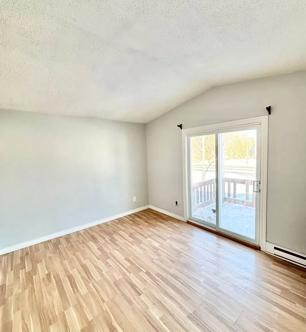 770 Riverside Dr — Photo 3