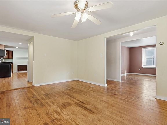 3rd image of 115 W Main St