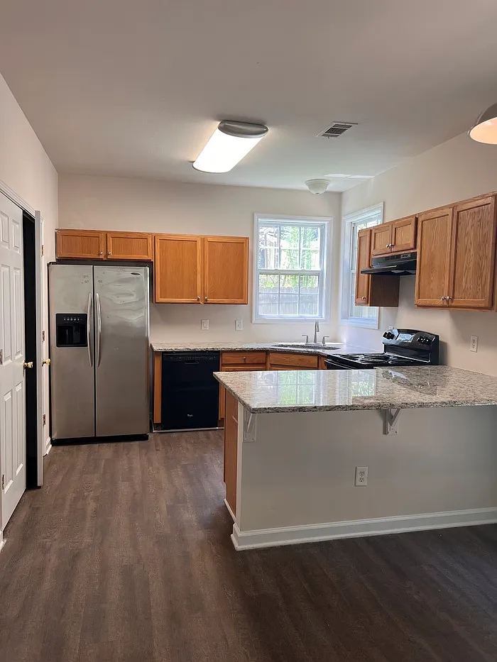 3 bed, 2.0 bath, 1100 sqft, $1,895 — Photo 2