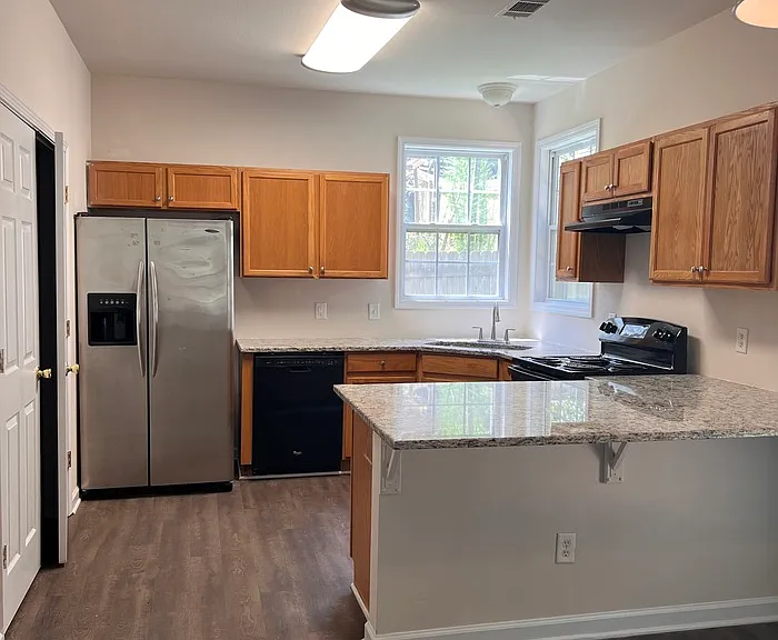 9135 Belaire St — Photo 2