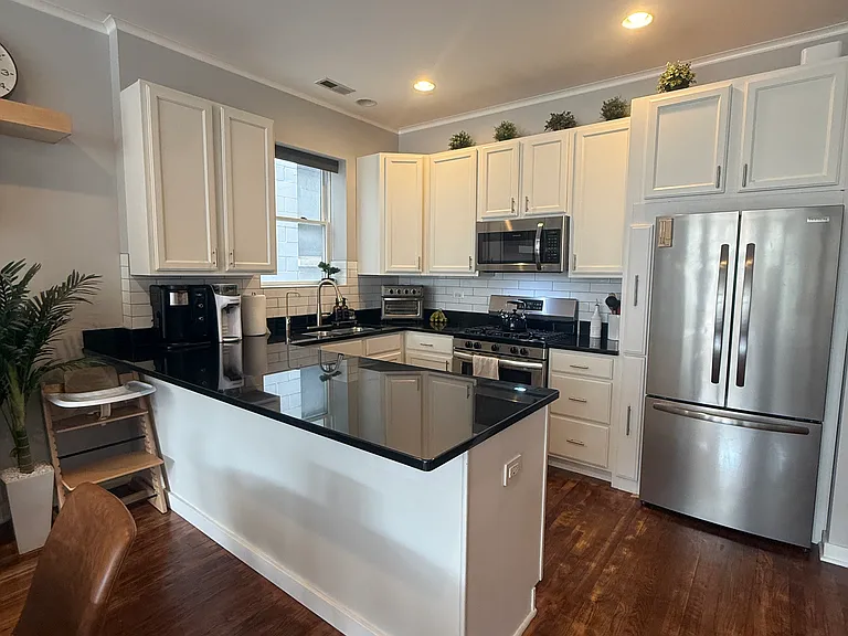 2302 W North Ave #2W — Photo 8