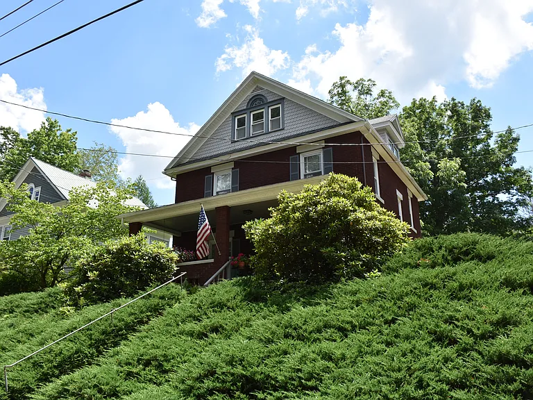618 Walnut St — Photo 3