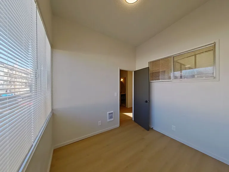 University Manor - Newly Renovated Units just a short walk from Campus! — Photo 67
