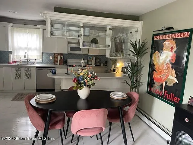 369 Crown Ave — Photo 5
