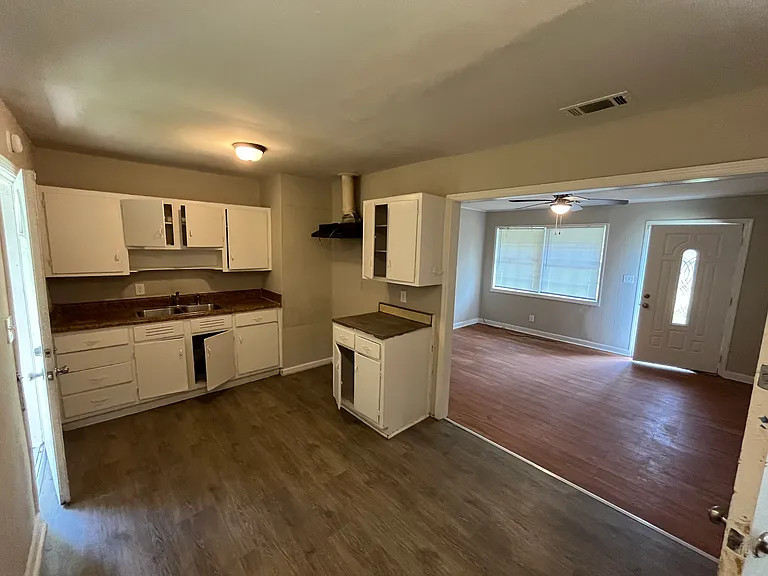 2468 Vivian Dr — Photo 6