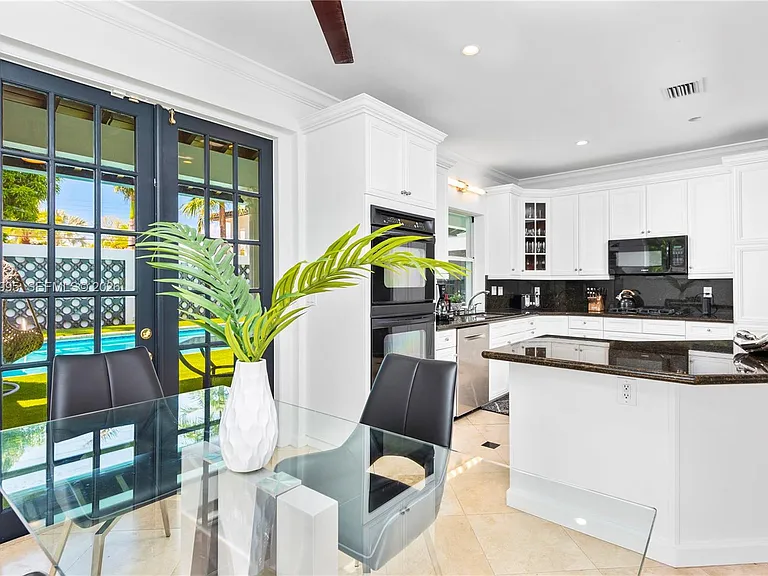 472 Sunset Dr — Photo 17