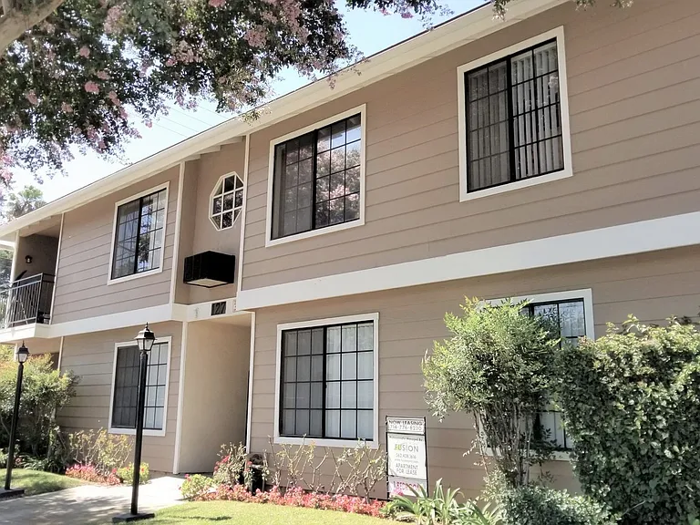 127 W Cypress St — Photo 21
