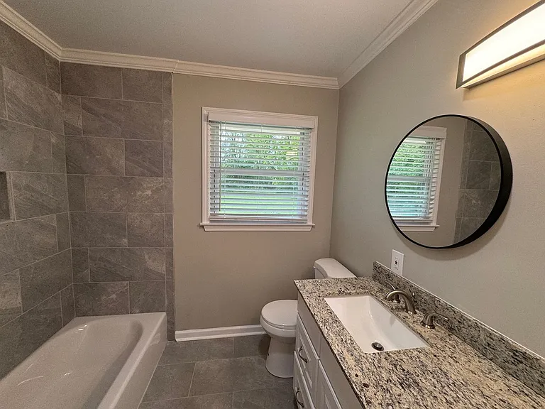 2434 Oxford Dr — Photo 24