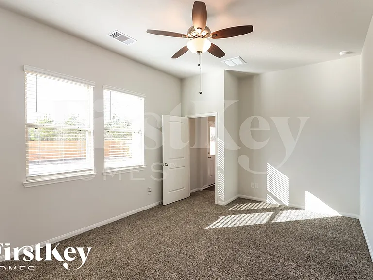 11032 Patriot Ct — Photo 8