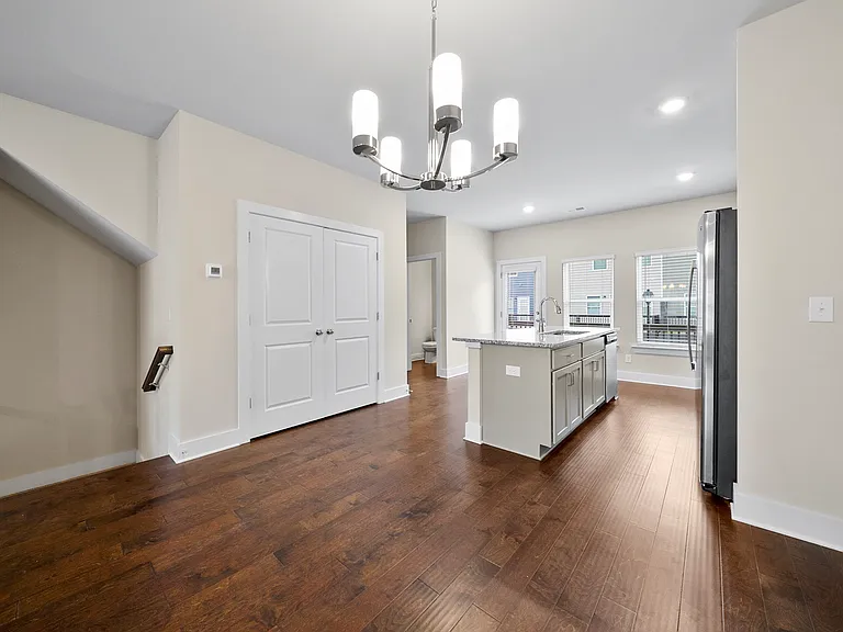 3761 Oxford Cir — Photo 5