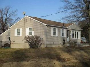 114 Hendrick St, Chicopee, MA 01020