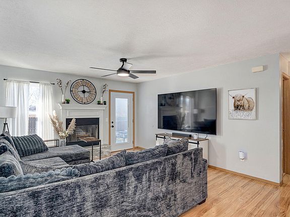 4th image of 400 E Magnolia Court