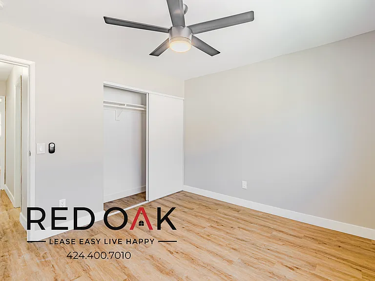 921 W 82nd St #24 — Photo 4
