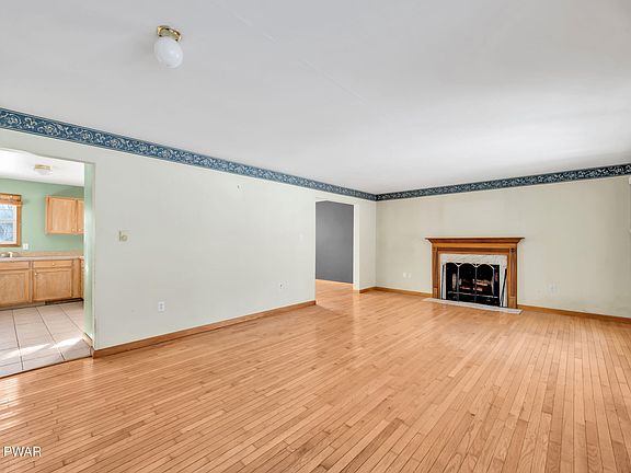 4th image of 1225 Beech Pl