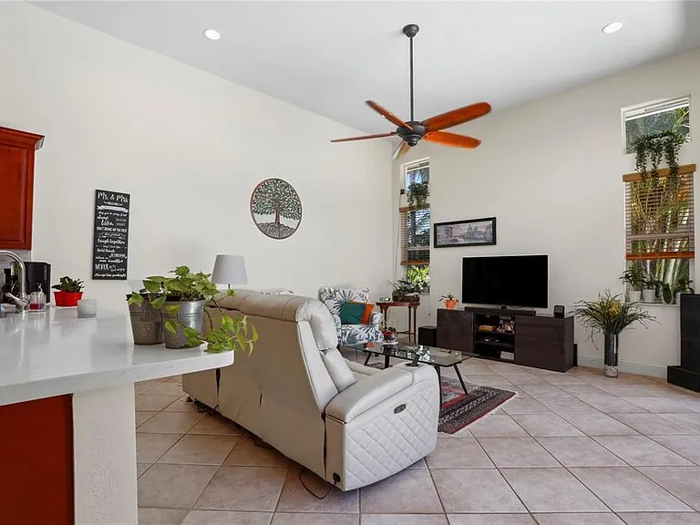 6421 NW 41st St — Photo 11