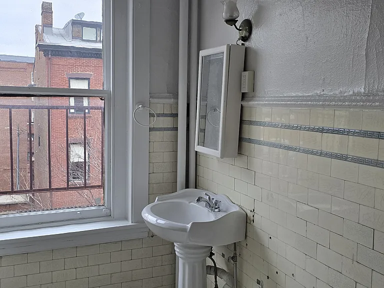 15 W Madison St #3M — Photo 4