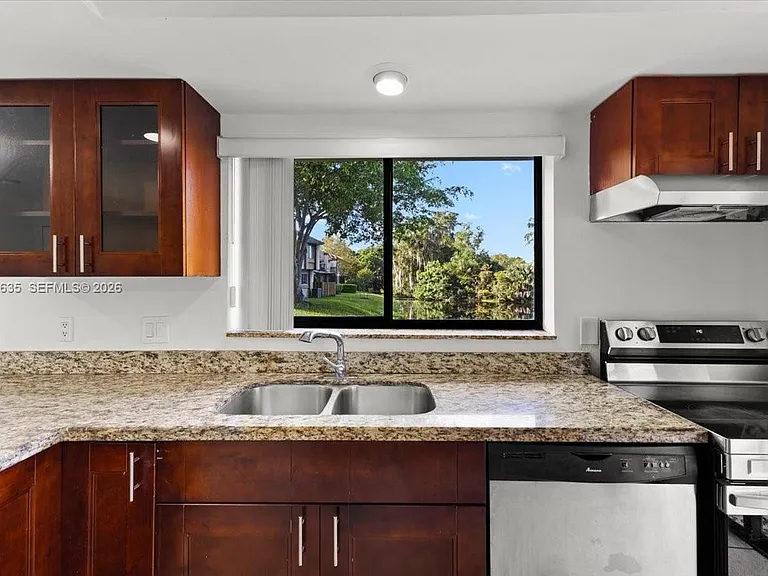 181 Wimbledon Lake Dr #181 — Photo 4