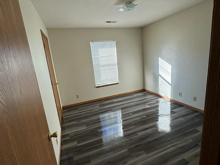 Pine View Apartments — Photo 24