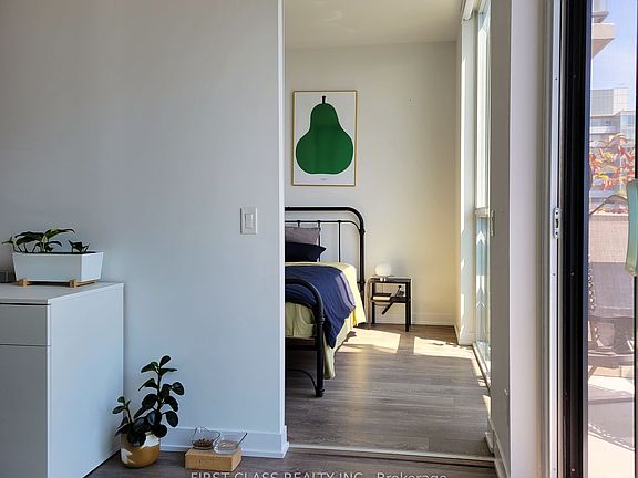 5th image of 87 Peter St Unit 3901