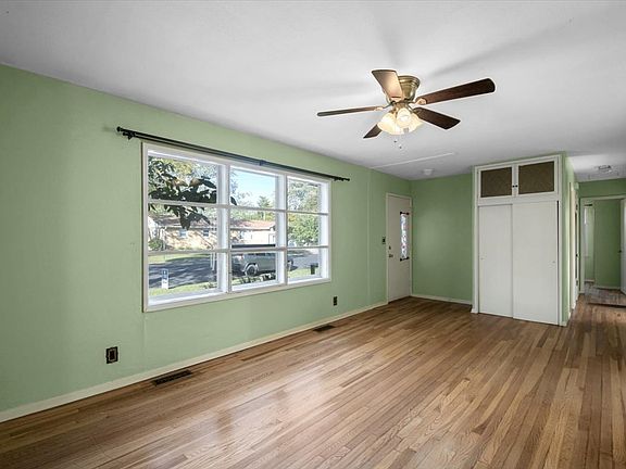 4th image of 1209 E Fairlawn Dr