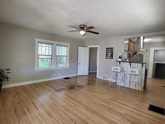 4th image of 1025 Harrison Ave