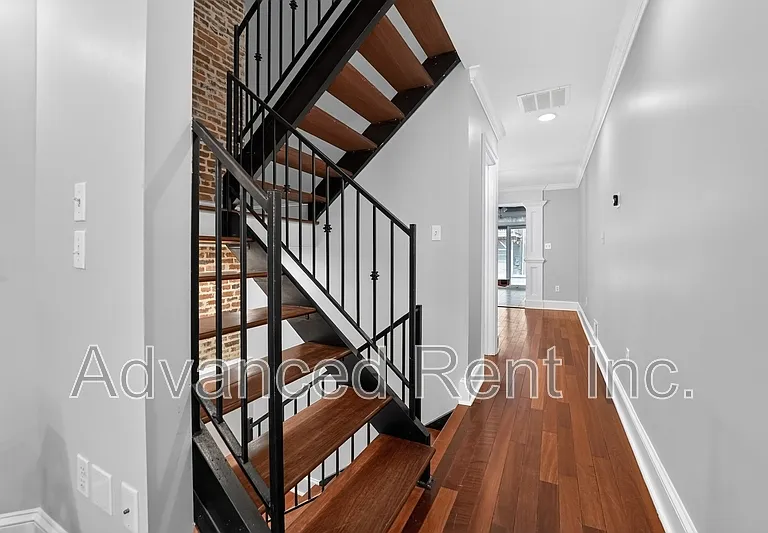 528 S Curley St — Photo 6