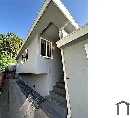 2 bed, 900 sqft, $2,912 — Photo 2