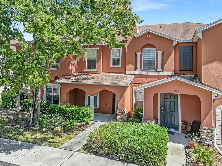 6928 Hawthorne Trace Ln — Photo 1